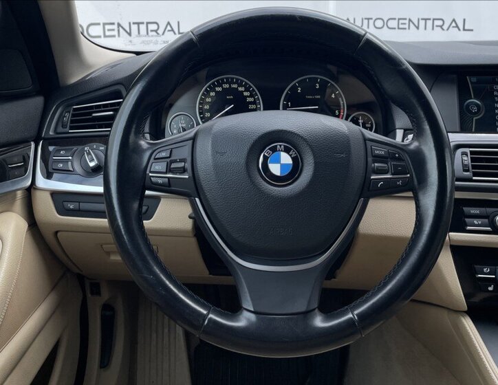 BMW Řada 5 Kombi 3,0 l 180 kw