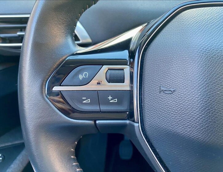 Peugeot 3008 SUV 1,2 l 96 kw