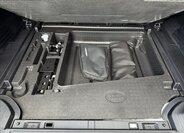 Land Rover Defender 33