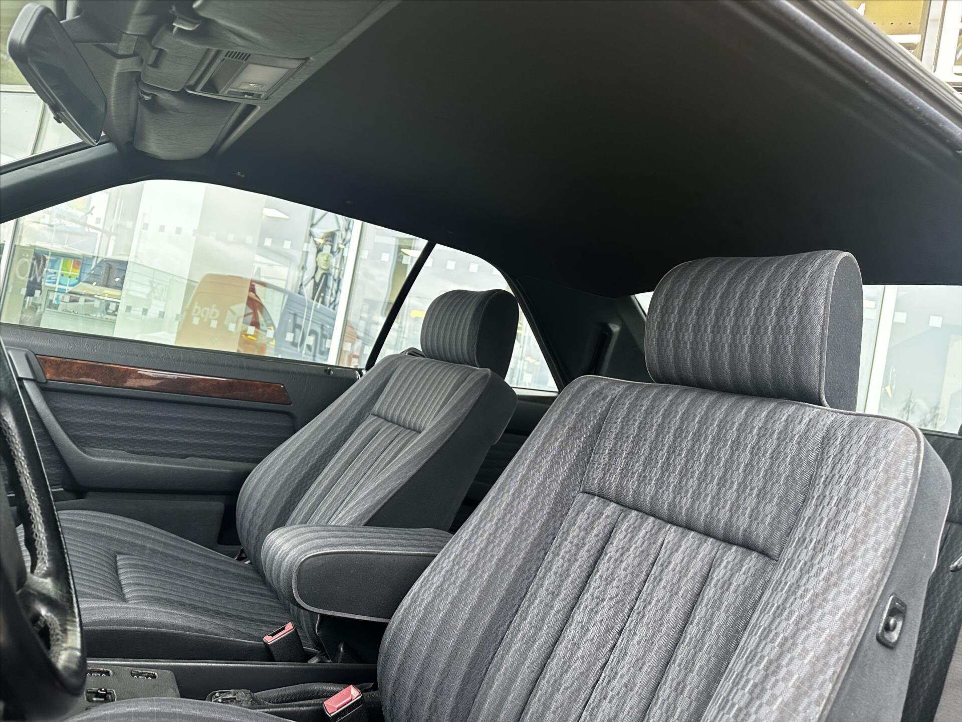 Mercedes-Benz 124 Kupé 1,9 l 100 kw