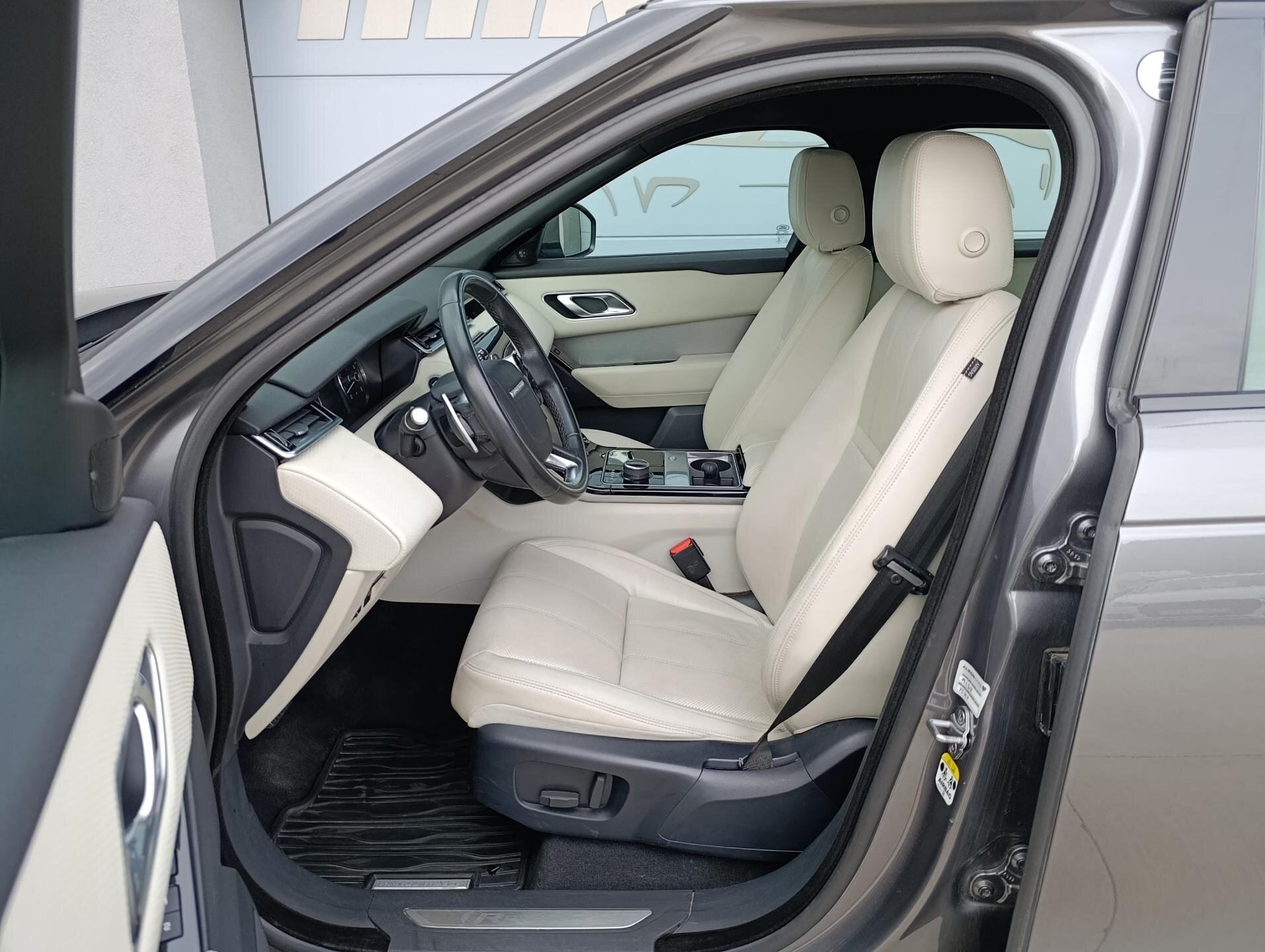 Land Rover Range Rover Velar SUV / Terénní 2,0 l 184 kw