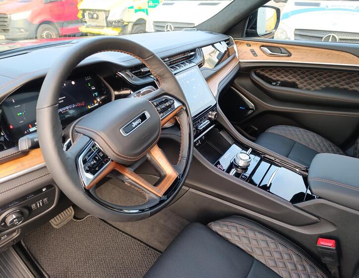 Jeep Grand Cherokee 13