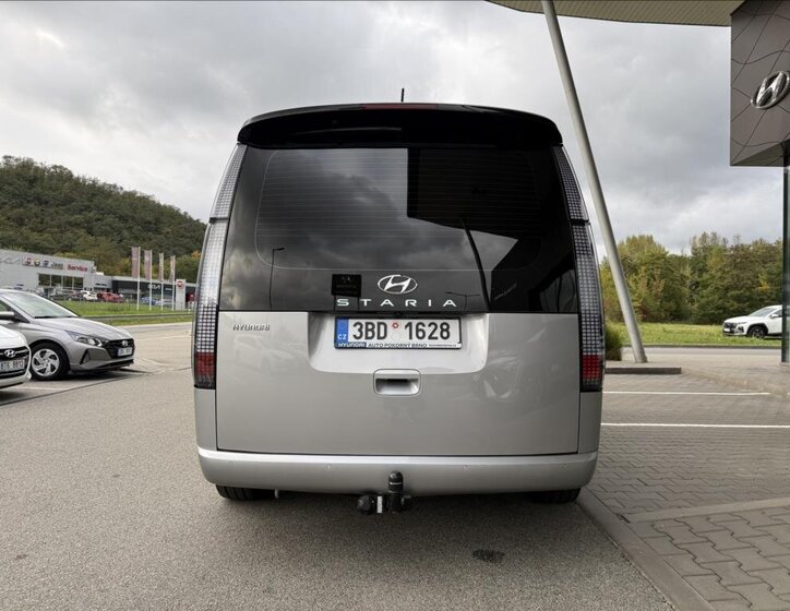 Hyundai Staria 6