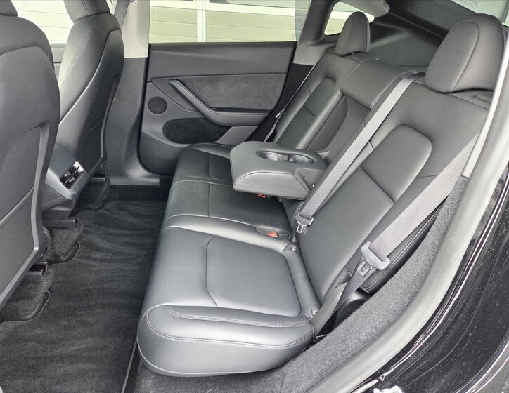 Tesla Model Y SUV / Terénní 0,0 393 kw