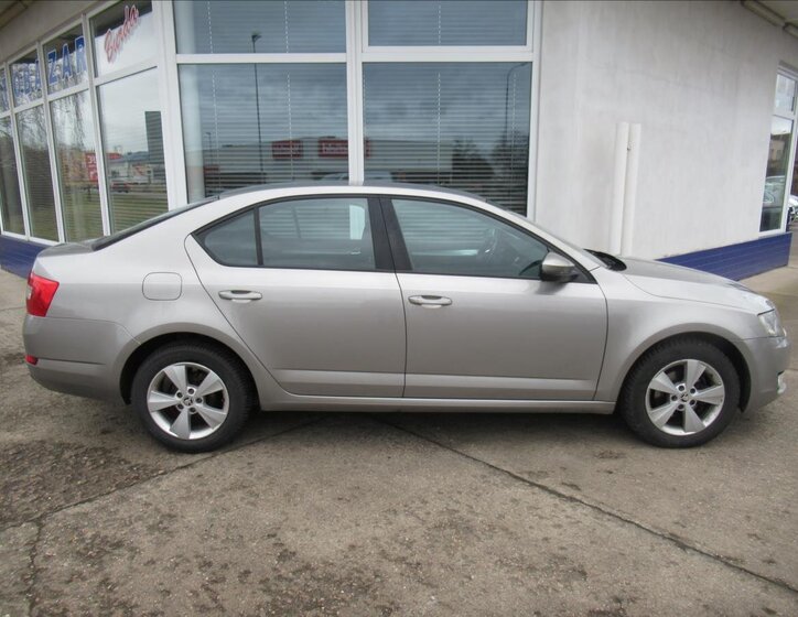 Škoda Octavia Sedan / Limuzína 1,6 l 81 kw