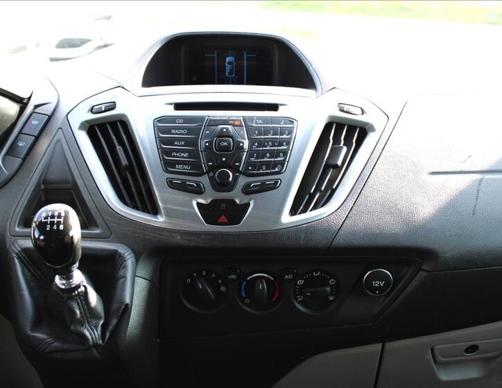 Ford Tourneo Custom 12