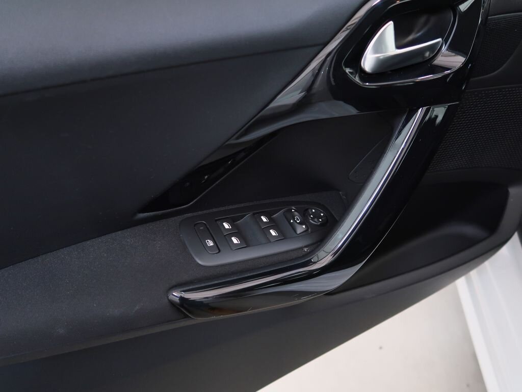 Peugeot 208 Hatchback 1,2 l 81 kw