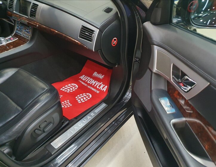 Jaguar XF Sedan / Limuzína 3,0 l 202 kw