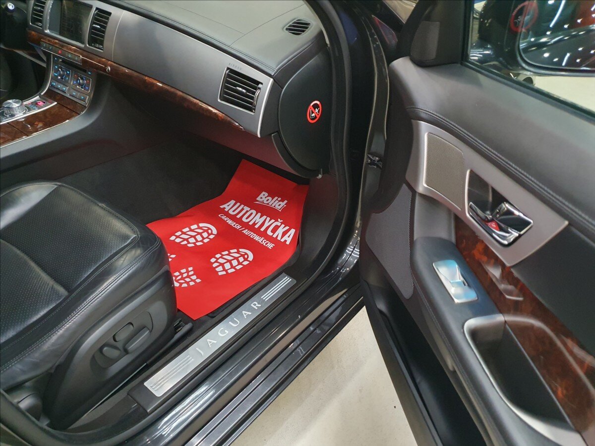 Jaguar XF Sedan / Limuzína 3,0 l 202 kw