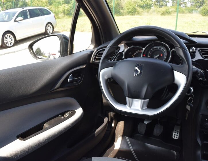 Citroën DS3 Hatchback 1,2 l 60 kw