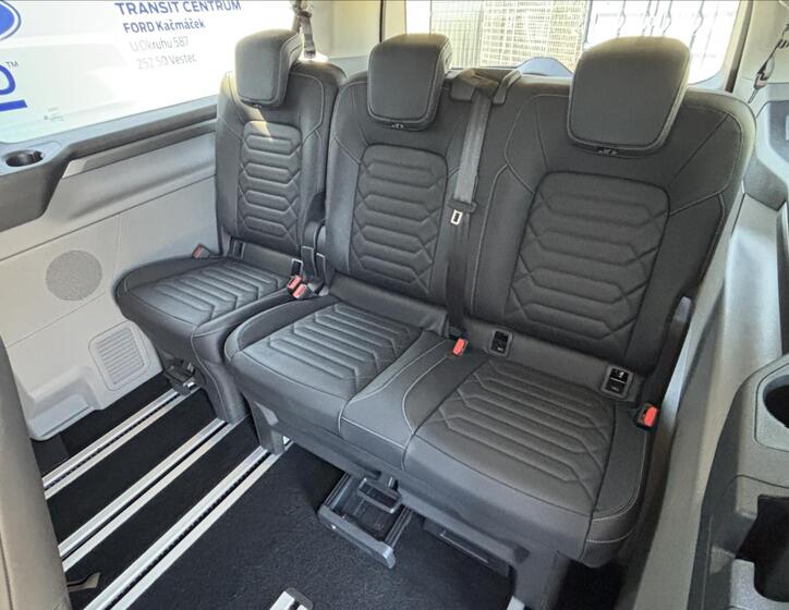 Ford Tourneo Custom 15