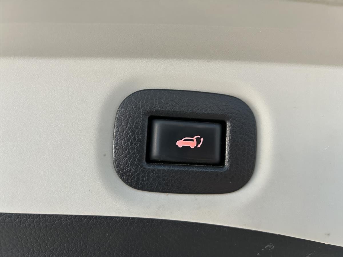 Nissan X-Trail SUV / Terénní 2,0 l 130 kw