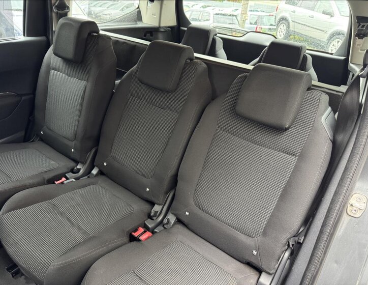 Peugeot 5008 Kombi 2,0 l 110 kw