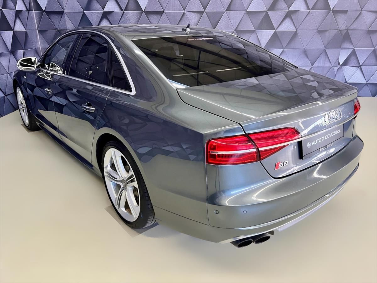 Audi S8