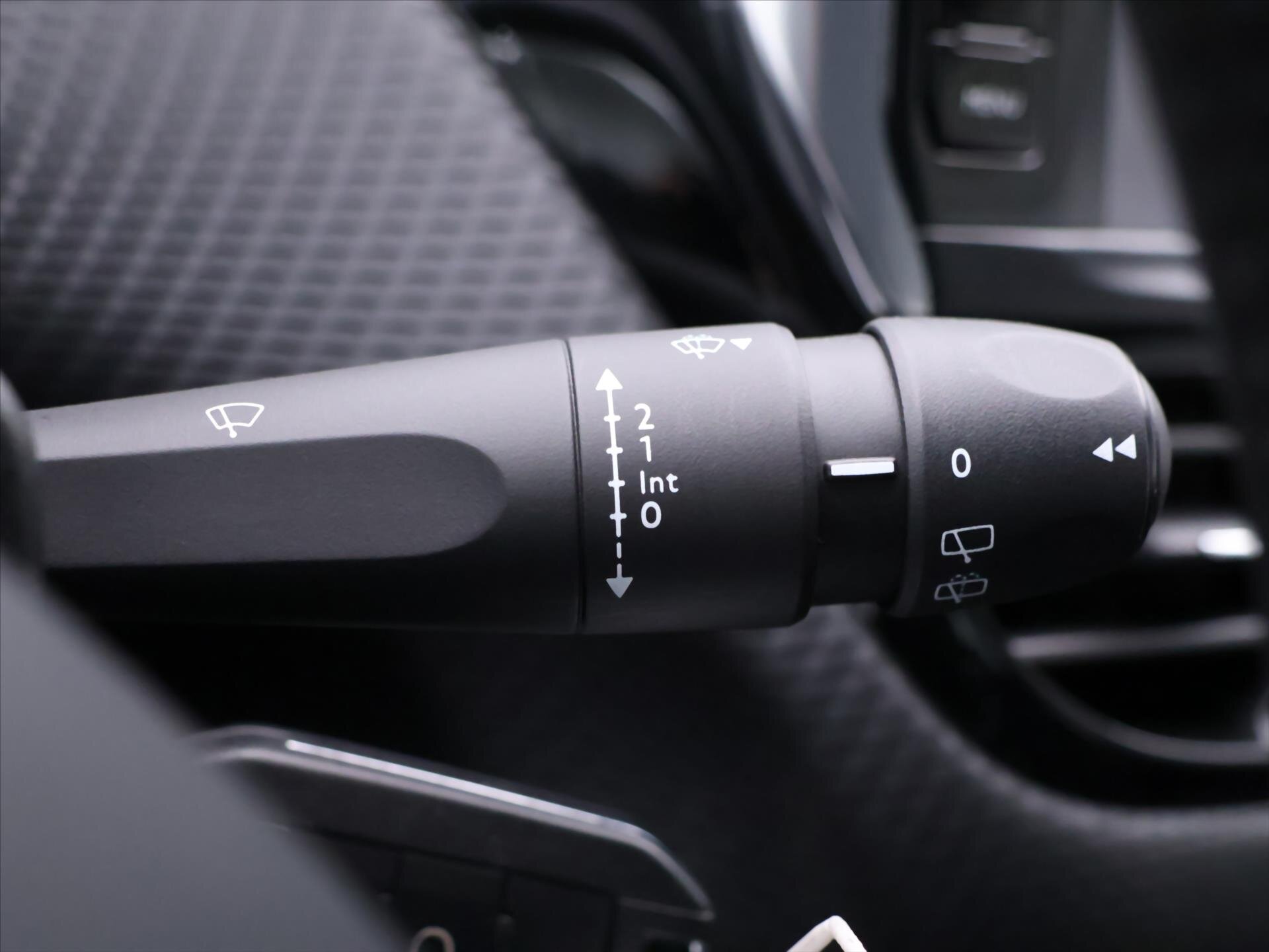 Peugeot 2008 MPV 1,2 l 60 kw