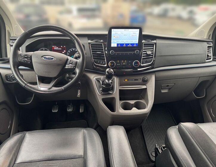 Ford Tourneo Custom 10