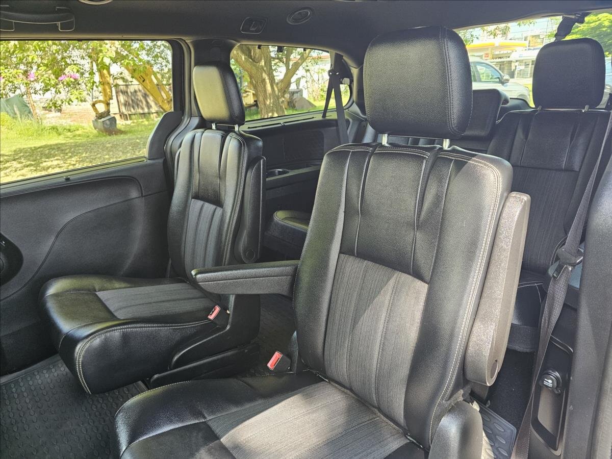 Lancia Voyager MPV 2,8 l 130 kw