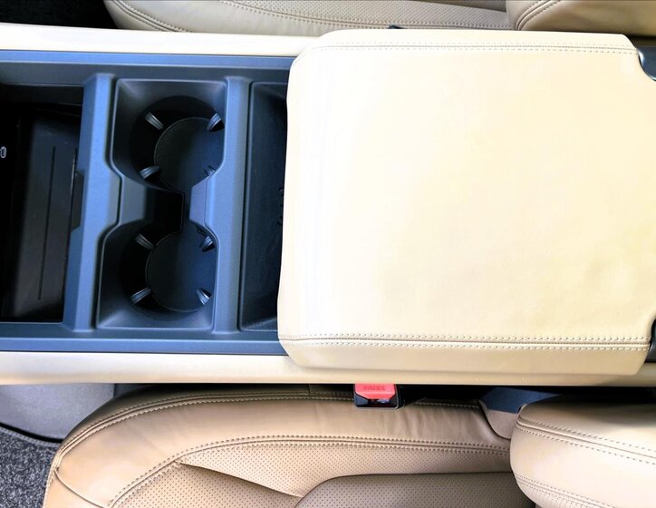 Land Rover Defender 29