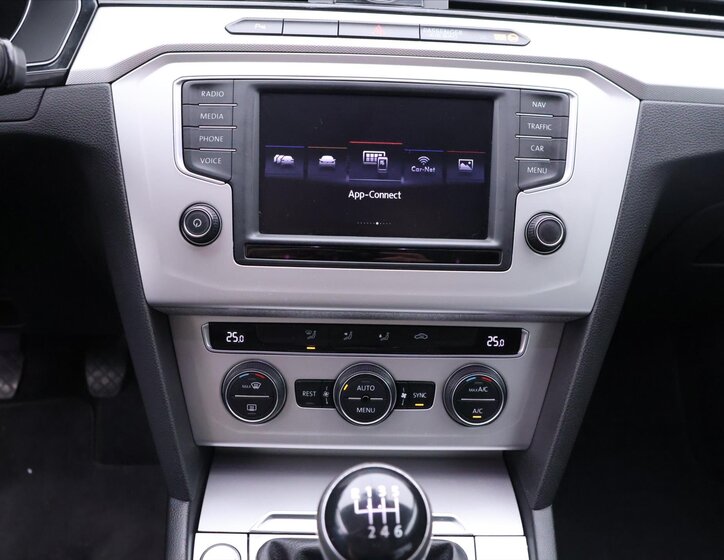 Volkswagen Passat Kombi 1,6 l 88 kw