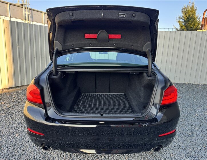 BMW Řada 5 Sedan 3,0 l 195 kw