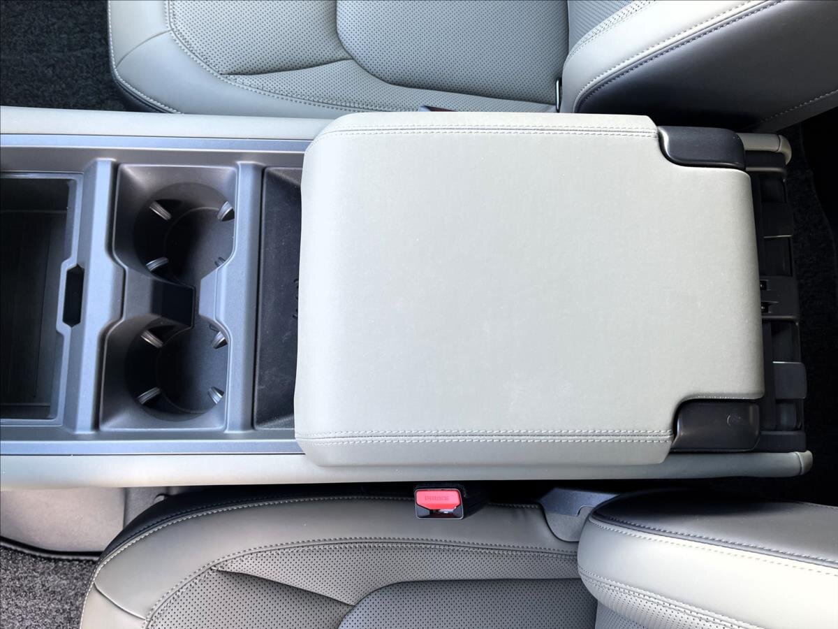 Land Rover Defender SUV 3,0 l 147 kw