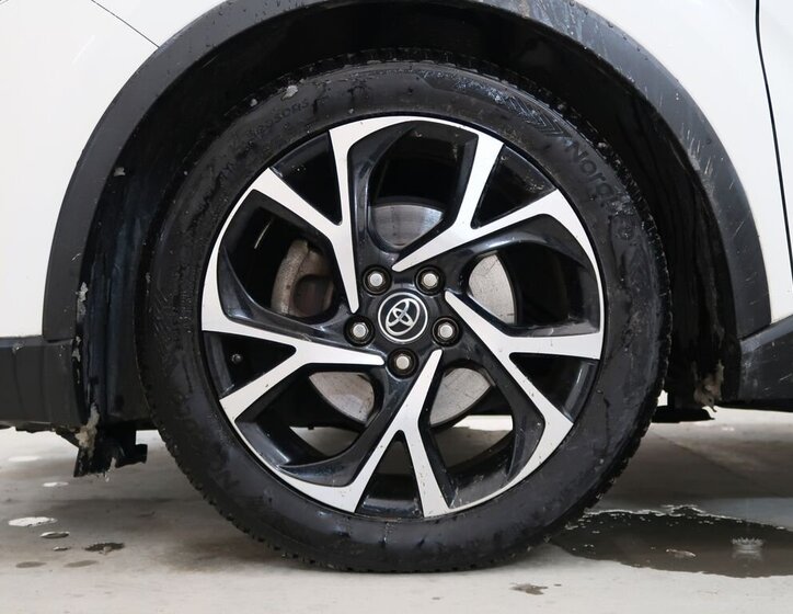 Toyota C-HR SUV 1,8 l 72 kw