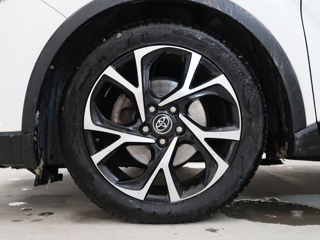 Toyota C-HR SUV 1,8 l 72 kw