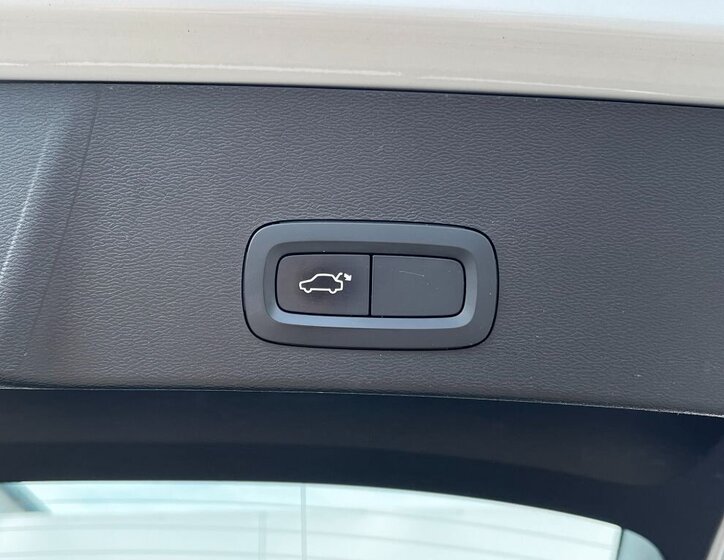 Volvo XC40 SUV / Terénní 1,5 l 120 kw