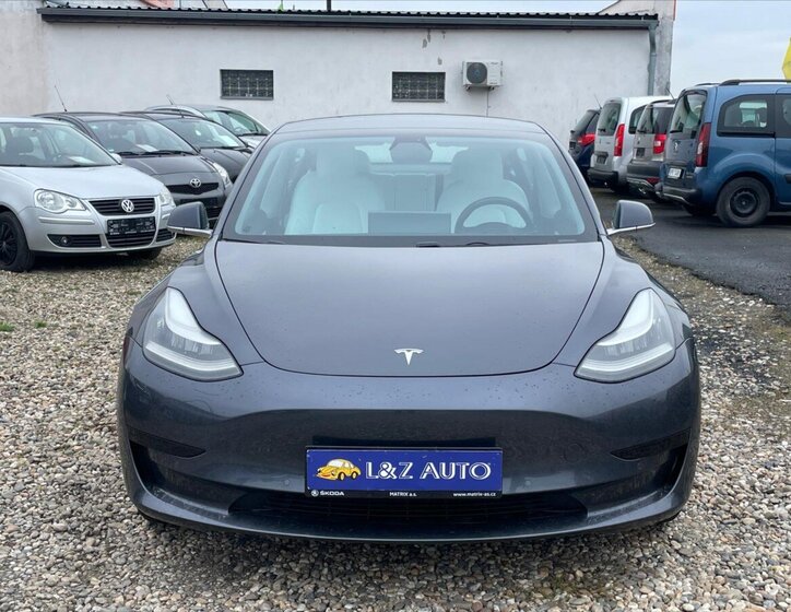 Tesla Model 3 Sedan / Limuzína 0,0 239 kw