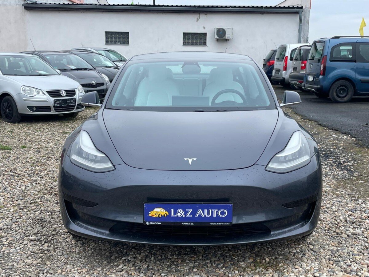 Tesla Model 3 Sedan / Limuzína 0,0 239 kw