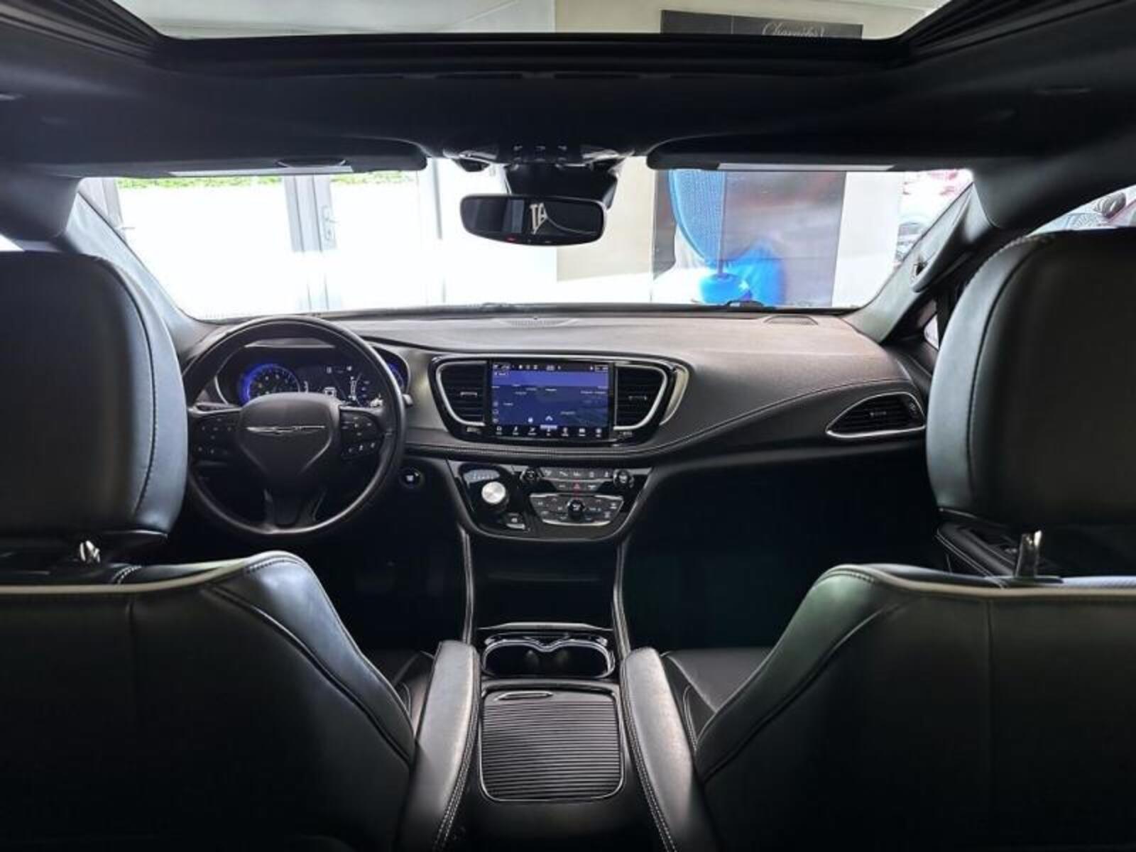 Chrysler Pacifica 24