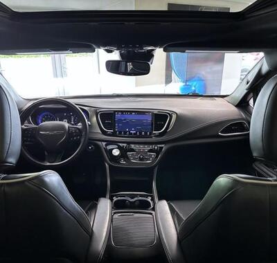 Chrysler Pacifica 24