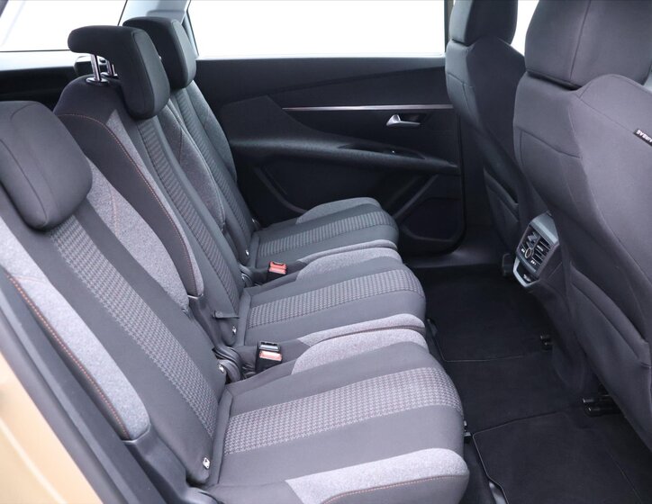 Peugeot 5008 SUV / Terénní 1,2 l 96 kw