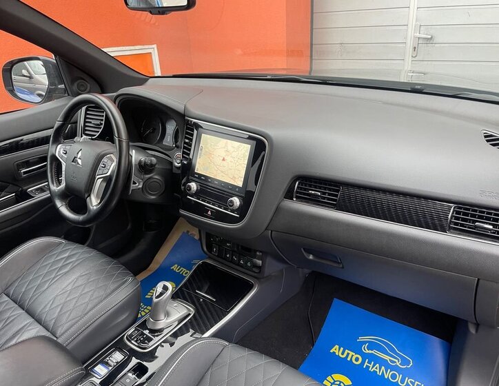 Mitsubishi Outlander 11