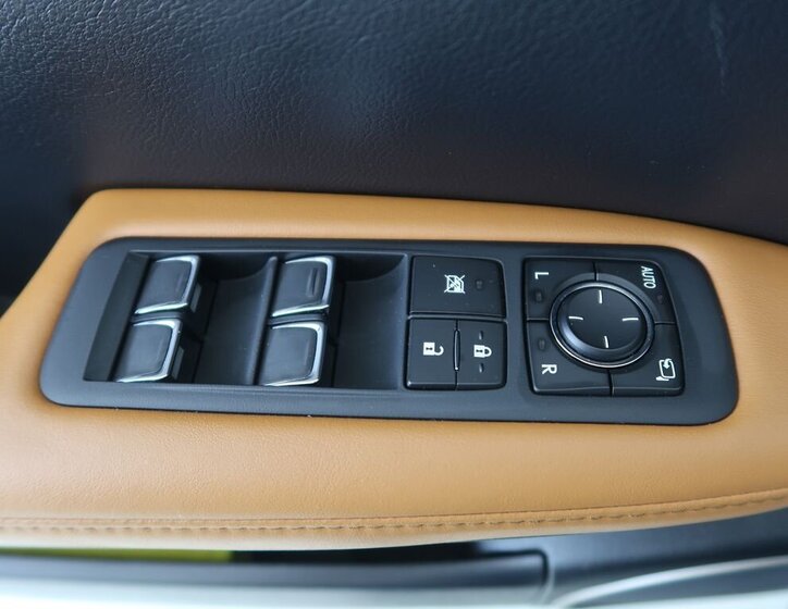 Lexus RX 300 SUV 2,0 l 175 kw