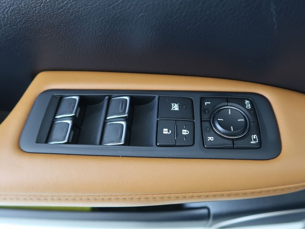 Lexus RX 300 SUV 2,0 l 175 kw