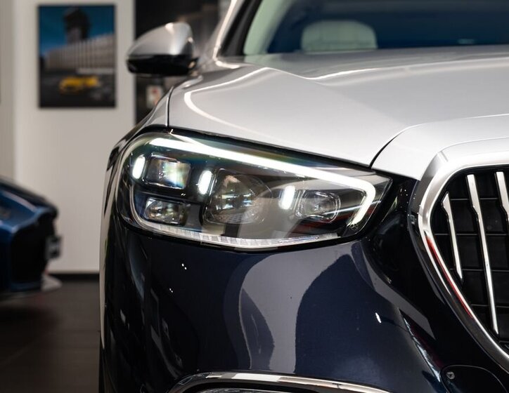 Mercedes-Benz Ostatní Sedan / Limuzína 6,0 l 450 kw