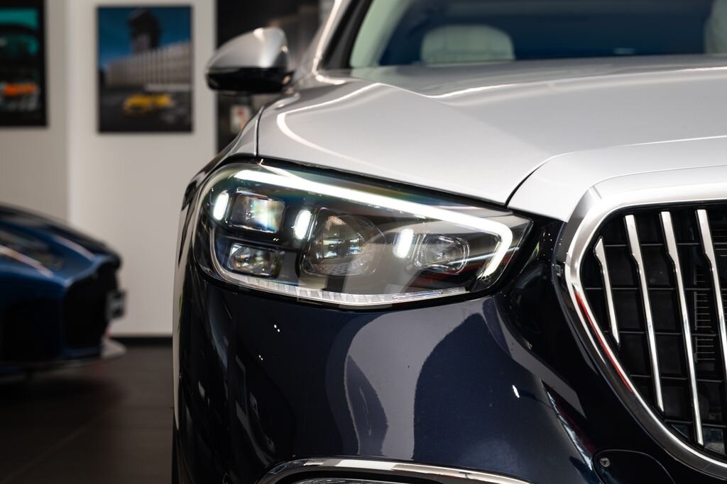 Mercedes-Benz Ostatní Sedan / Limuzína 6,0 l 450 kw