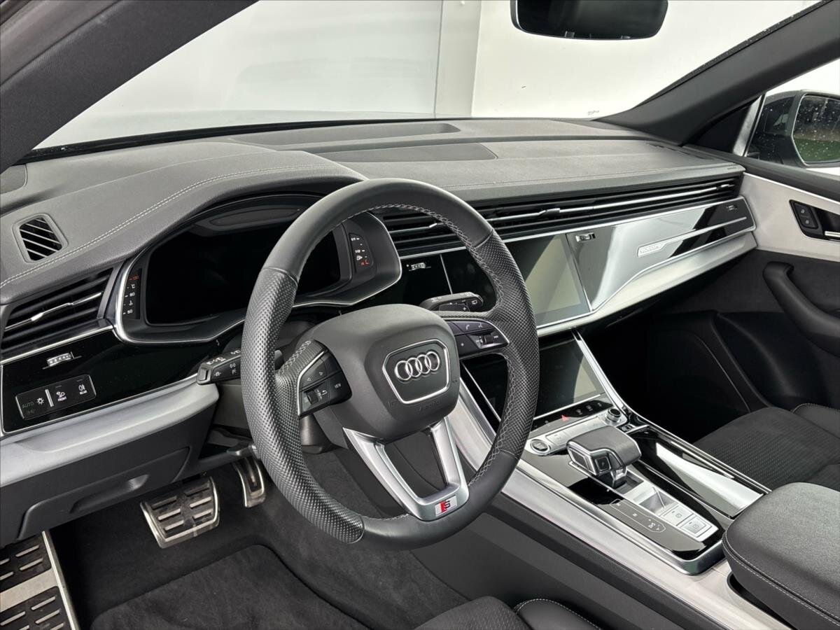 Audi Q8 SUV / Terénní 3,0 l 210 kw