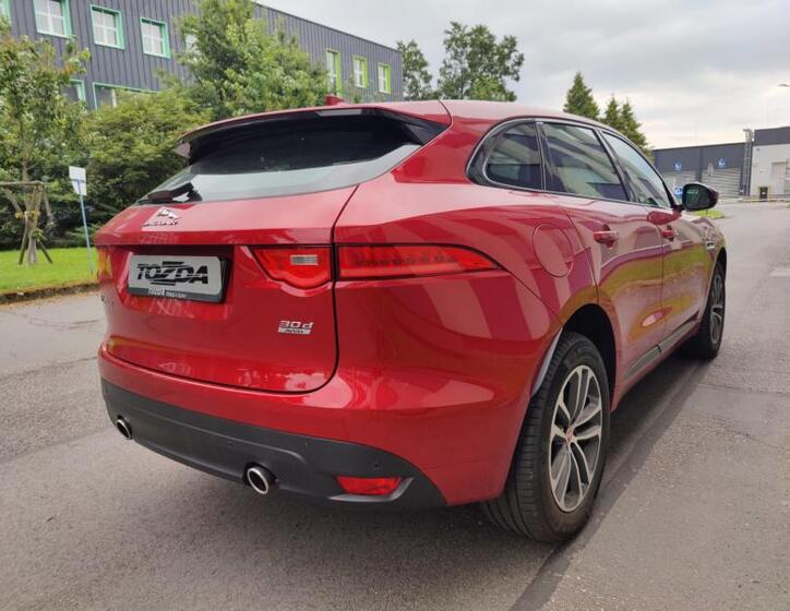 Jaguar F-Pace 5