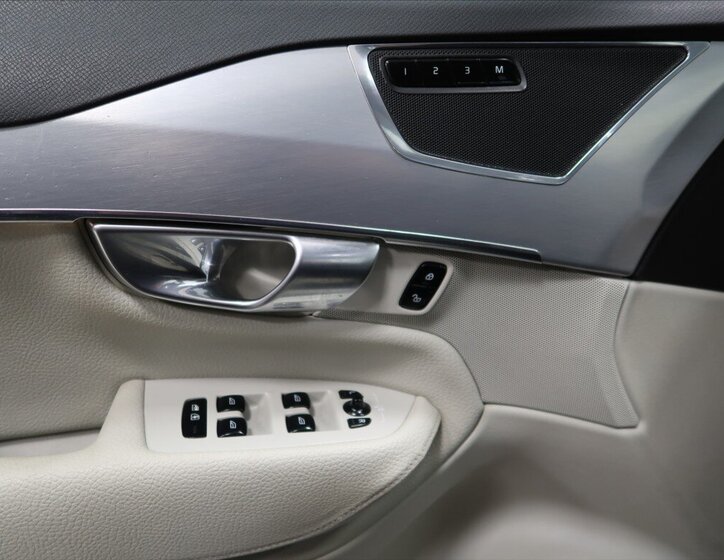 Volvo XC90 SUV 2,0 l 173 kw