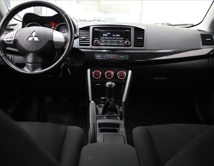 Mitsubishi Lancer Liftback 1,6 l 86 kw