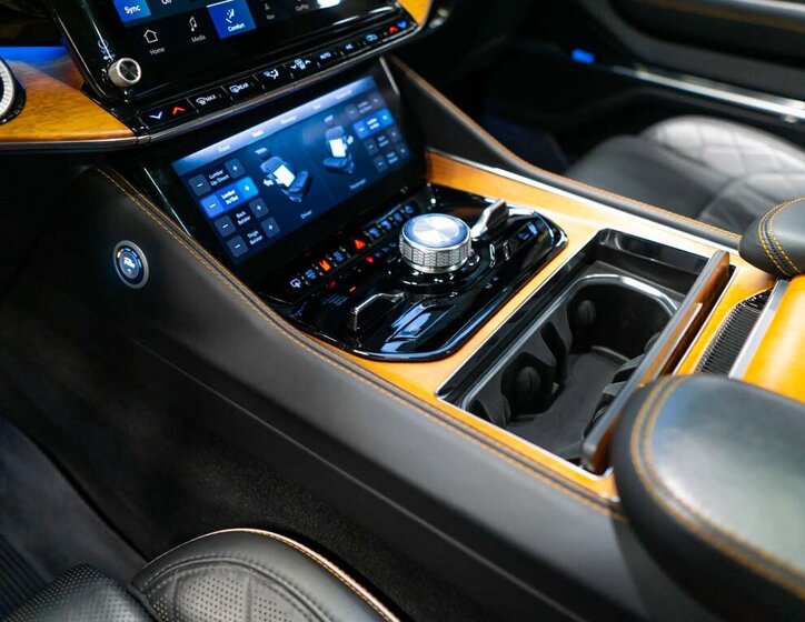 Jeep Grand Wagoneer SUV 6,4 l 351 kw