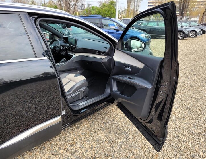 Peugeot 3008 SUV / Terénní 1,6 l 165 kw