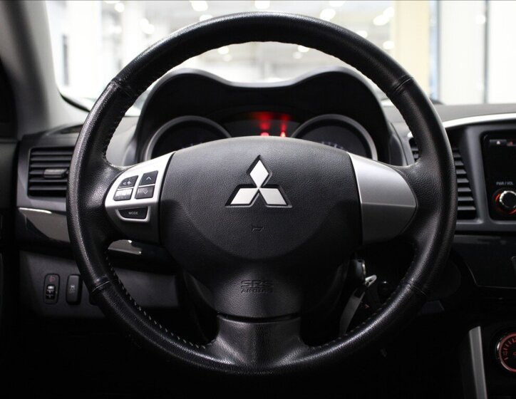 Mitsubishi Lancer Liftback 1,6 l 86 kw