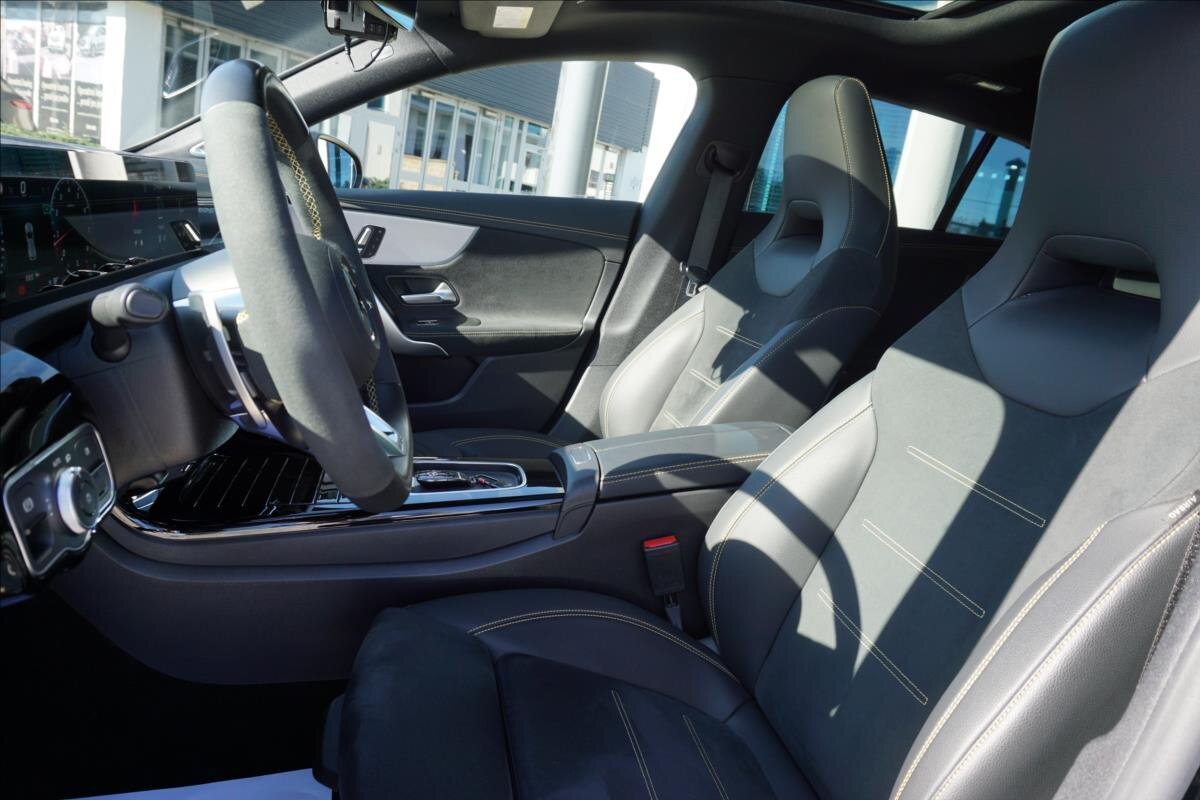 Mercedes-Benz CLA Kombi 2,0 l 310 kw