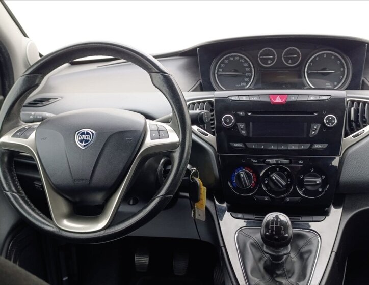 Lancia Y Hatchback 1,2 l 51 kw