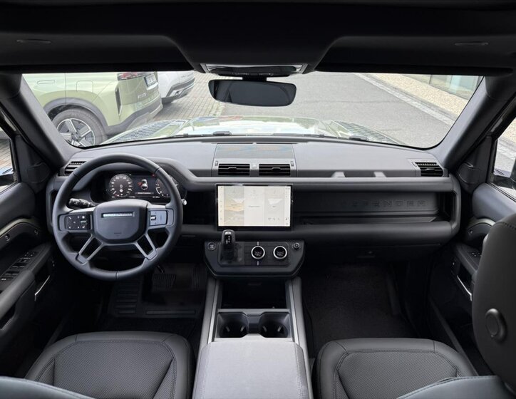 Land Rover Defender 21