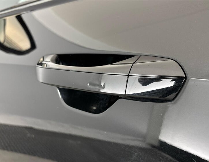 Audi A8 Sedan / Limuzína 3,0 l 210 kw