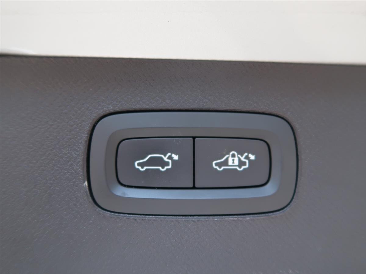 Volvo XC90 SUV 2,0 l 173 kw